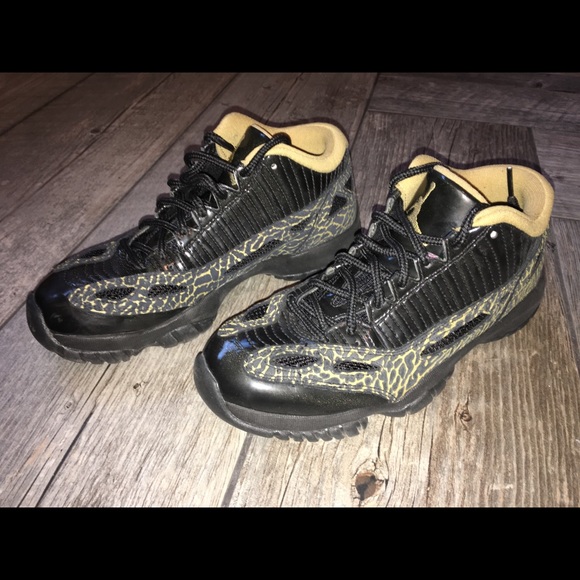 Nike Women’s Air Jordan 11 Retro Low 6.5 black - Picture 4 of 5